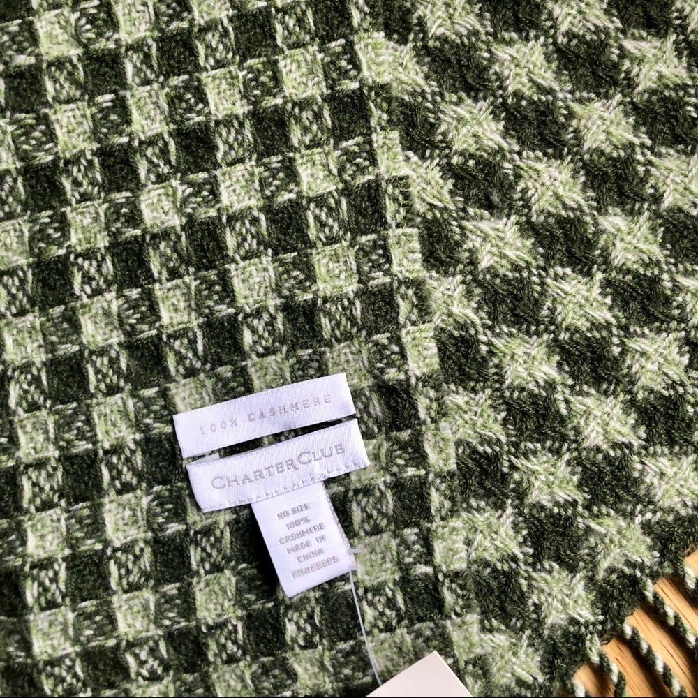 Thick Cashmere Scarf - Picture 4 of 5